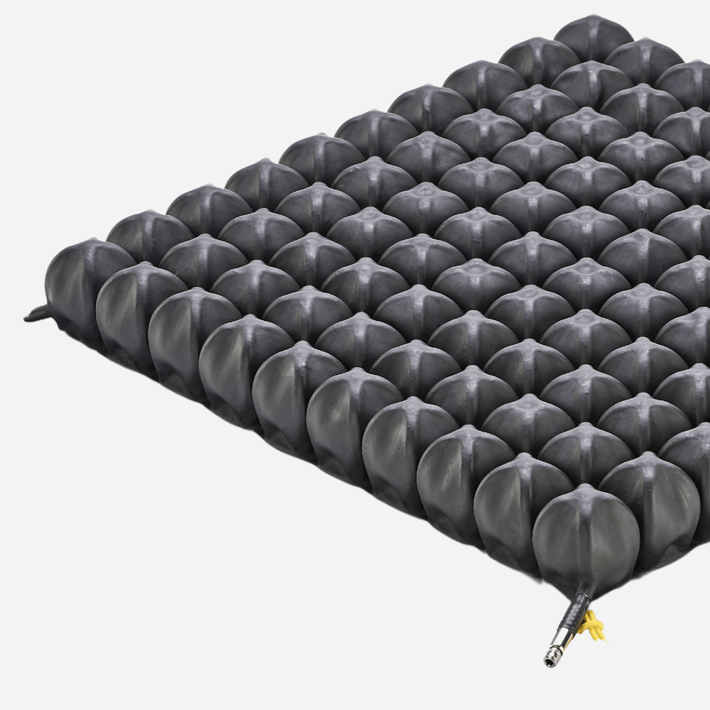 Featuring interconnected air cells that conform to the user’s body, it helps reduce the risk of pressure injuries while ensuring optimal positioning. The low-profile design offers greater freedom of movement without compromising support, making it an ideal choice for active users who need all-day comfort and protection.